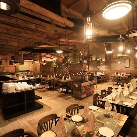 Humming Bird Hotel & Banquet Anand Exterior photo