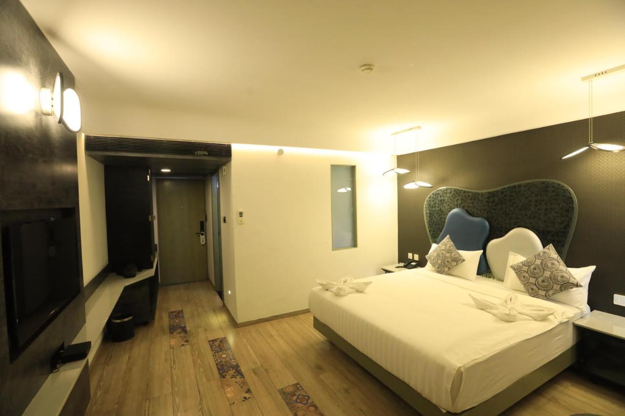 Humming Bird Hotel & Banquet Anand Exterior photo