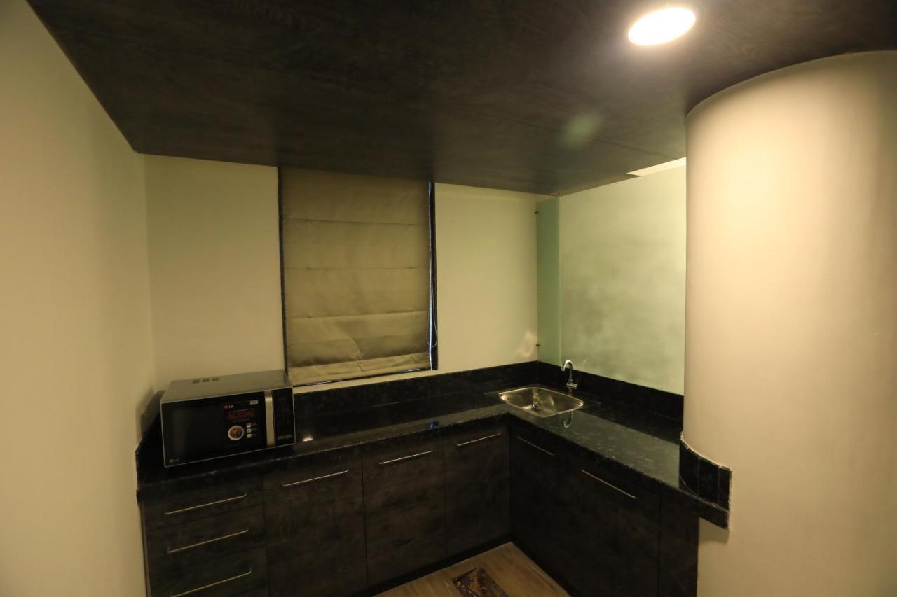 Humming Bird Hotel & Banquet Anand Exterior photo