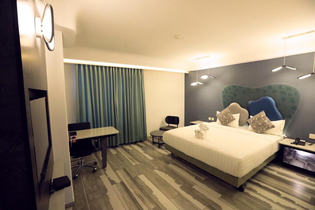 Humming Bird Hotel & Banquet Anand Exterior photo