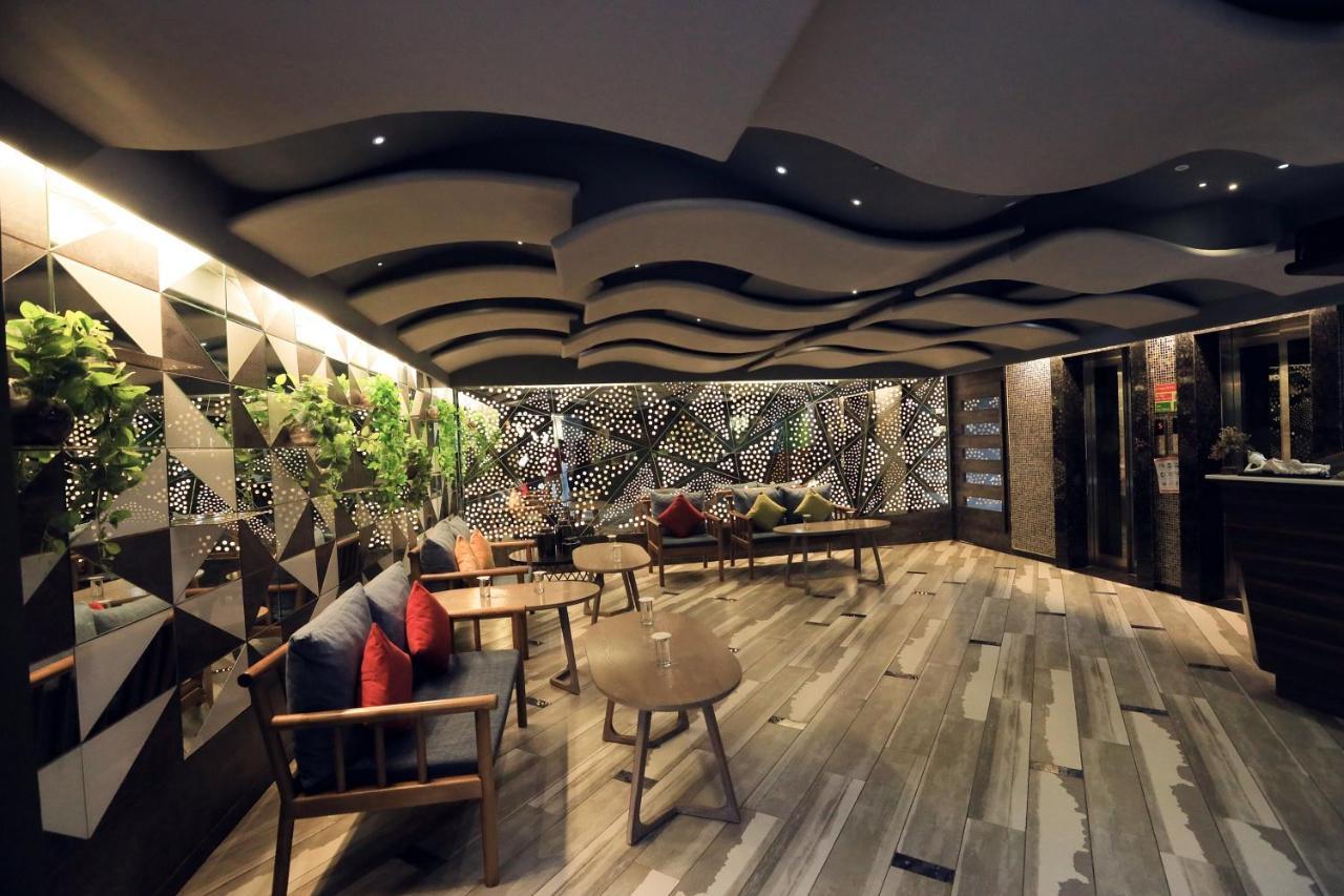 Humming Bird Hotel & Banquet Anand Exterior photo