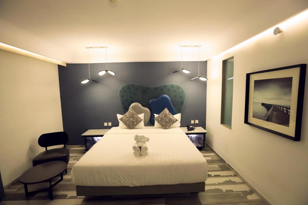 Humming Bird Hotel & Banquet Anand Exterior photo