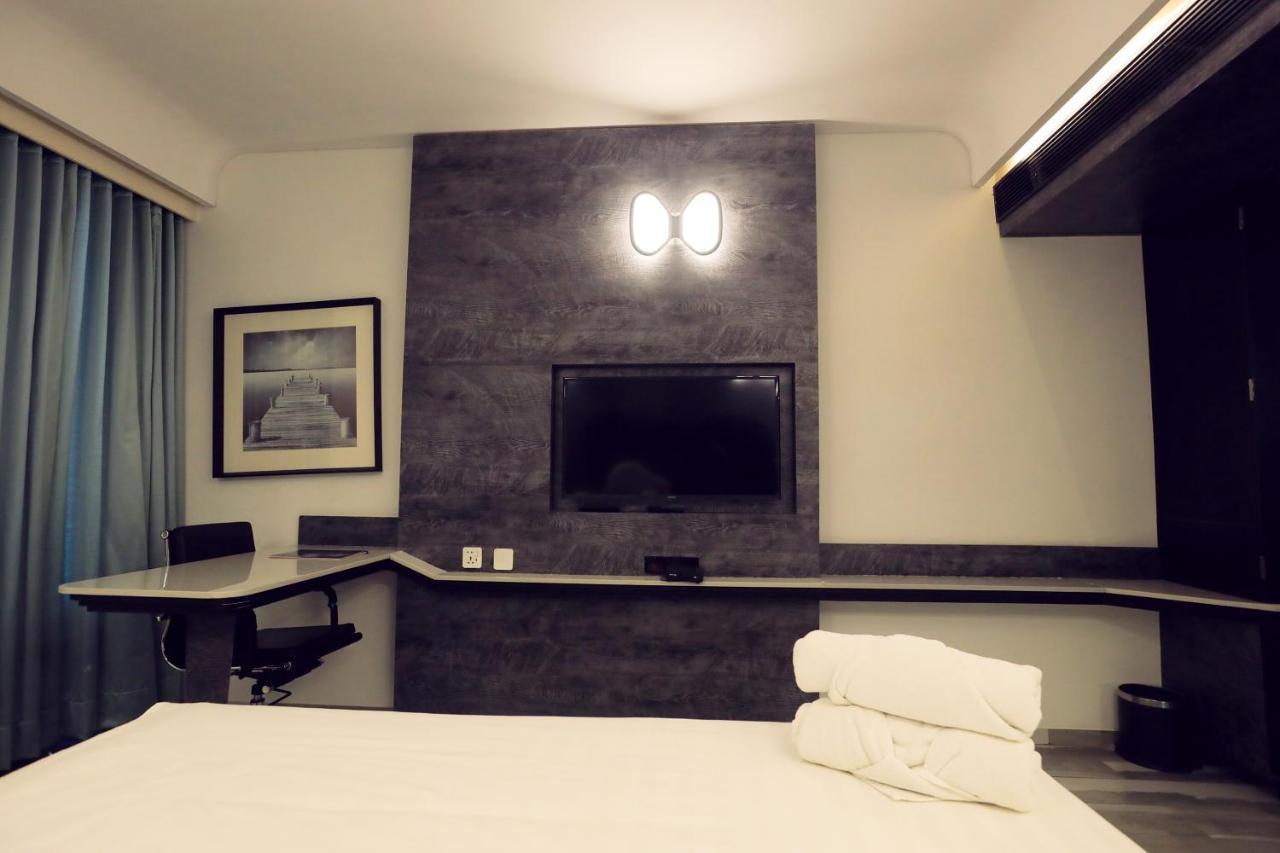 Humming Bird Hotel & Banquet Anand Exterior photo