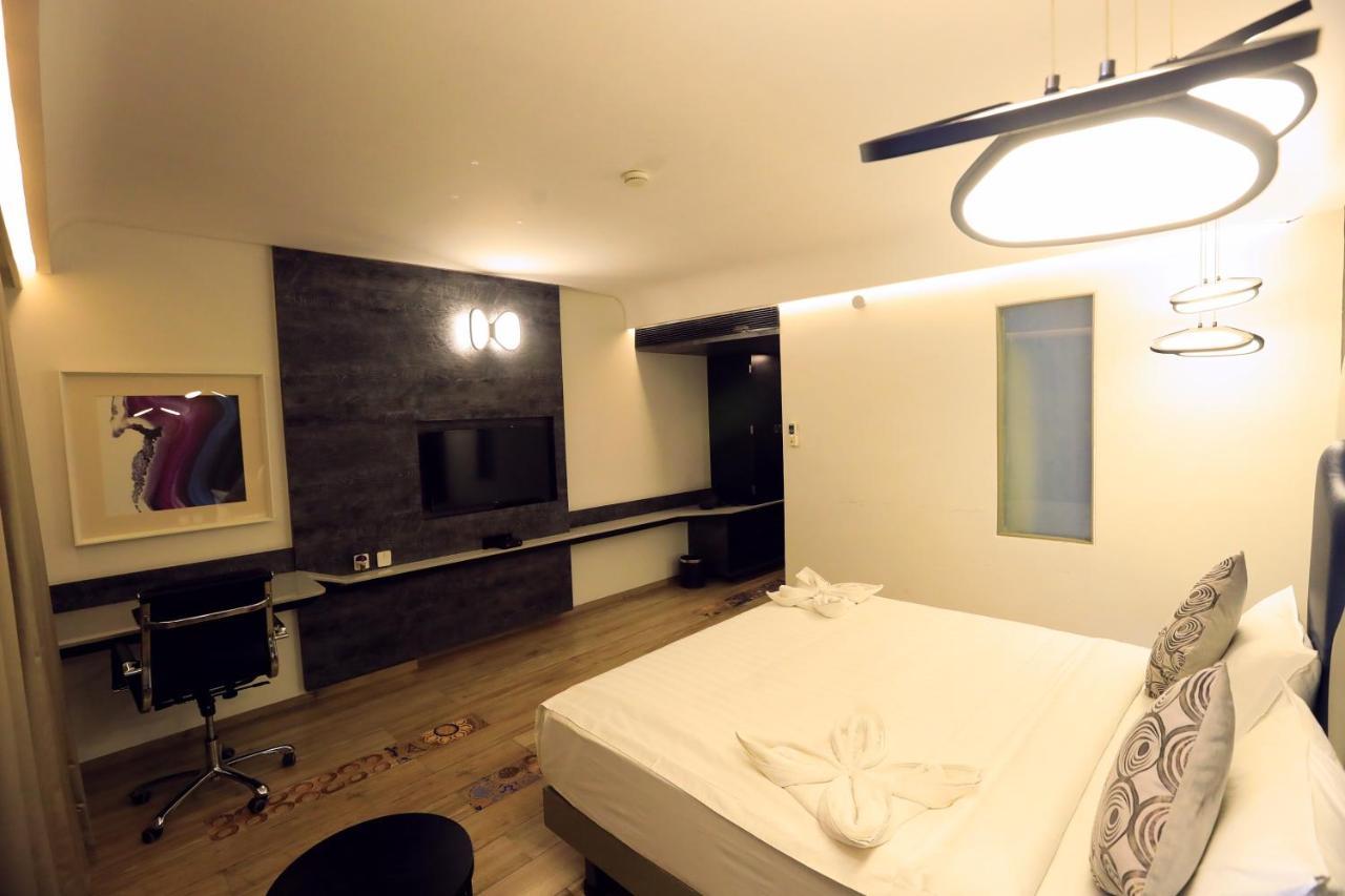 Humming Bird Hotel & Banquet Anand Exterior photo