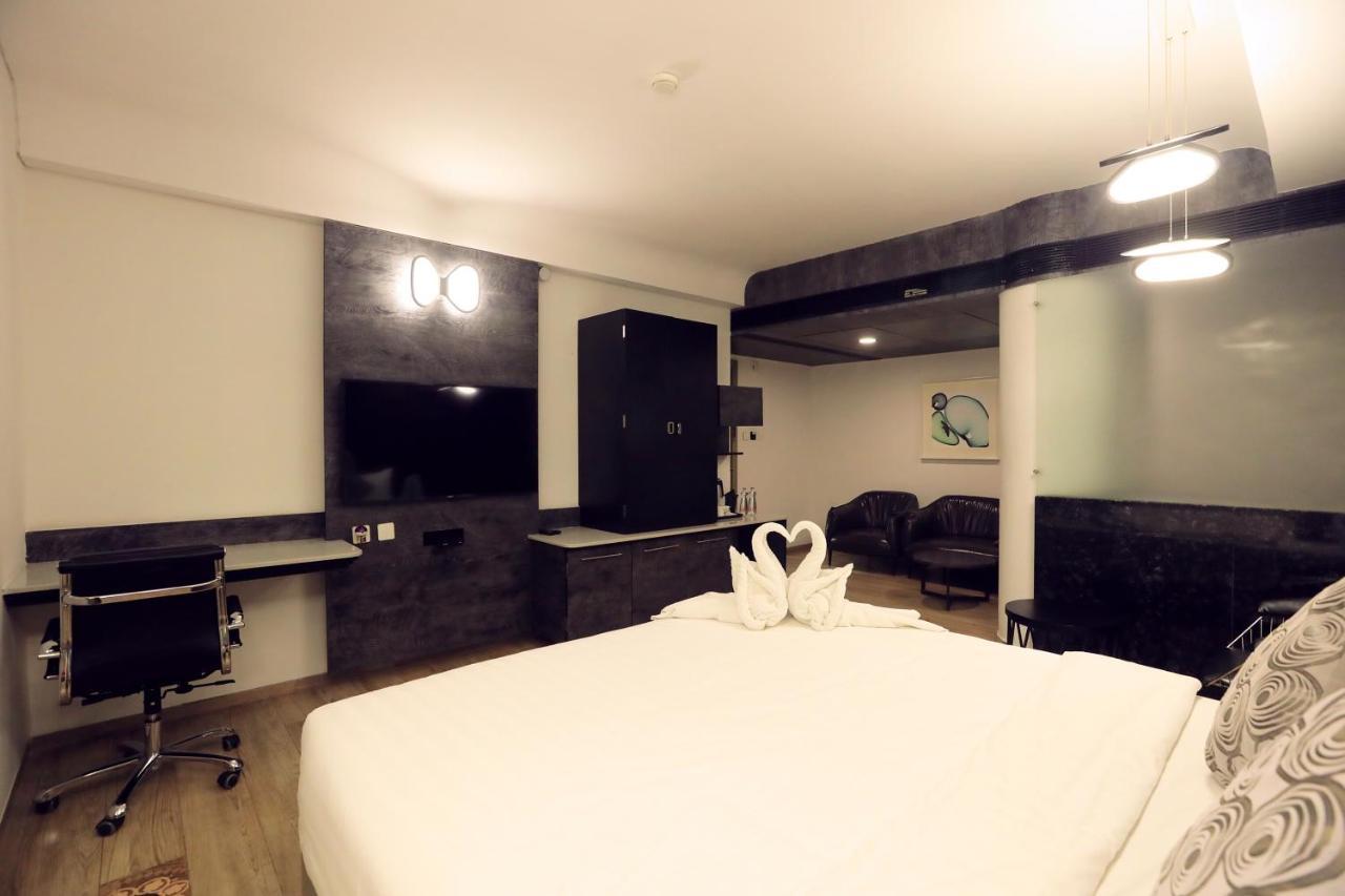 Humming Bird Hotel & Banquet Anand Exterior photo