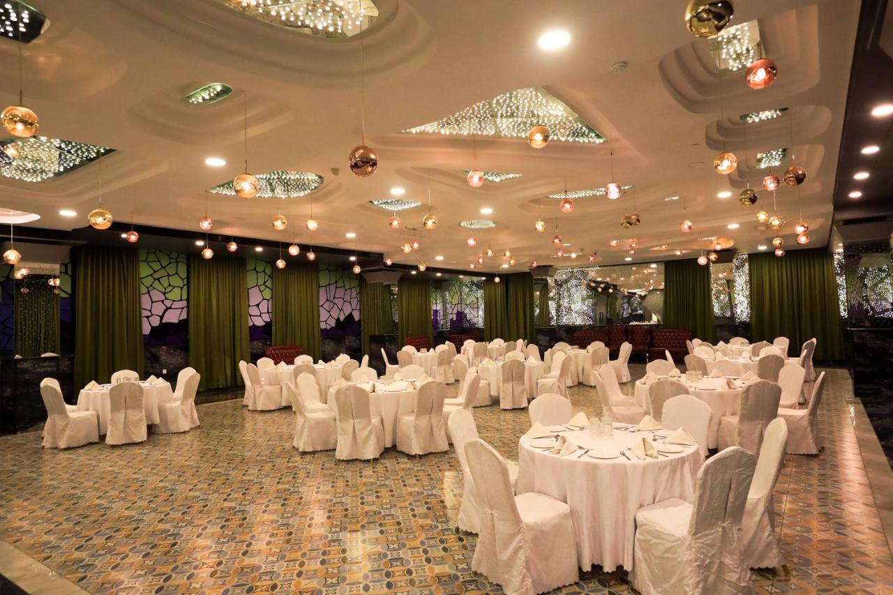 Humming Bird Hotel & Banquet Anand Exterior photo