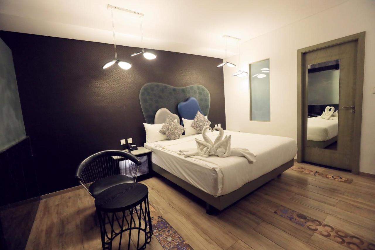 Humming Bird Hotel & Banquet Anand Exterior photo