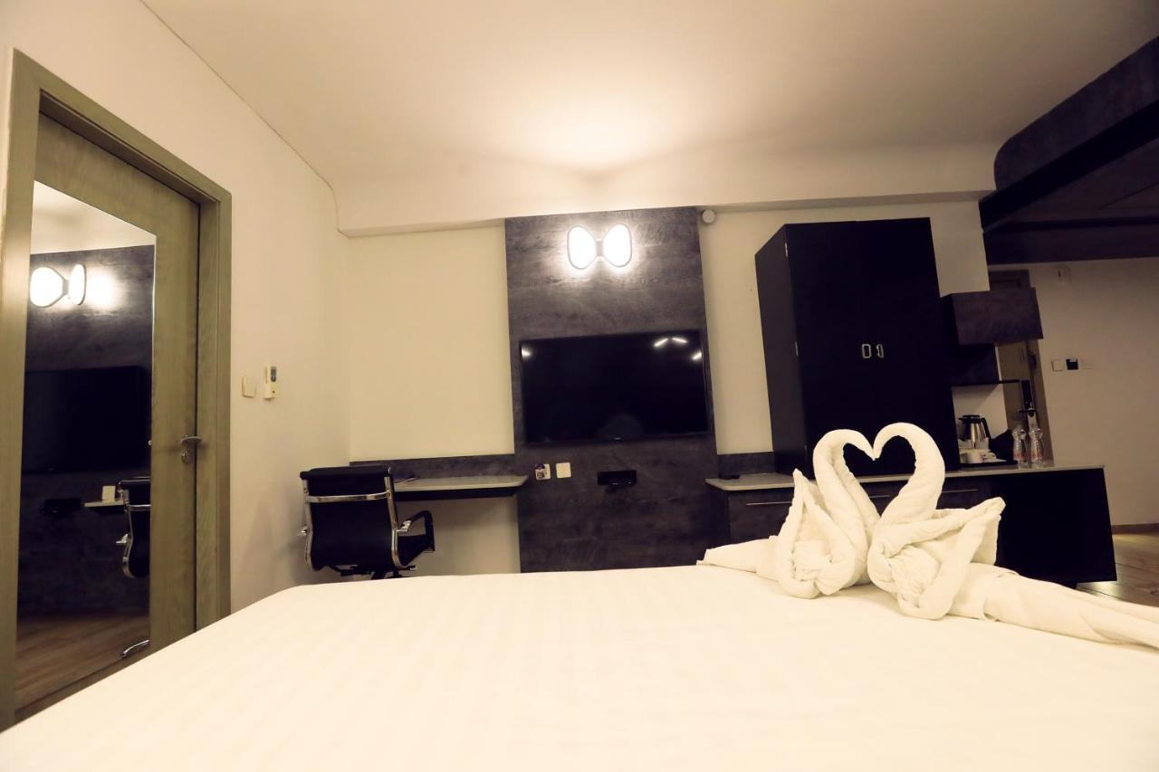 Humming Bird Hotel & Banquet Anand Exterior photo