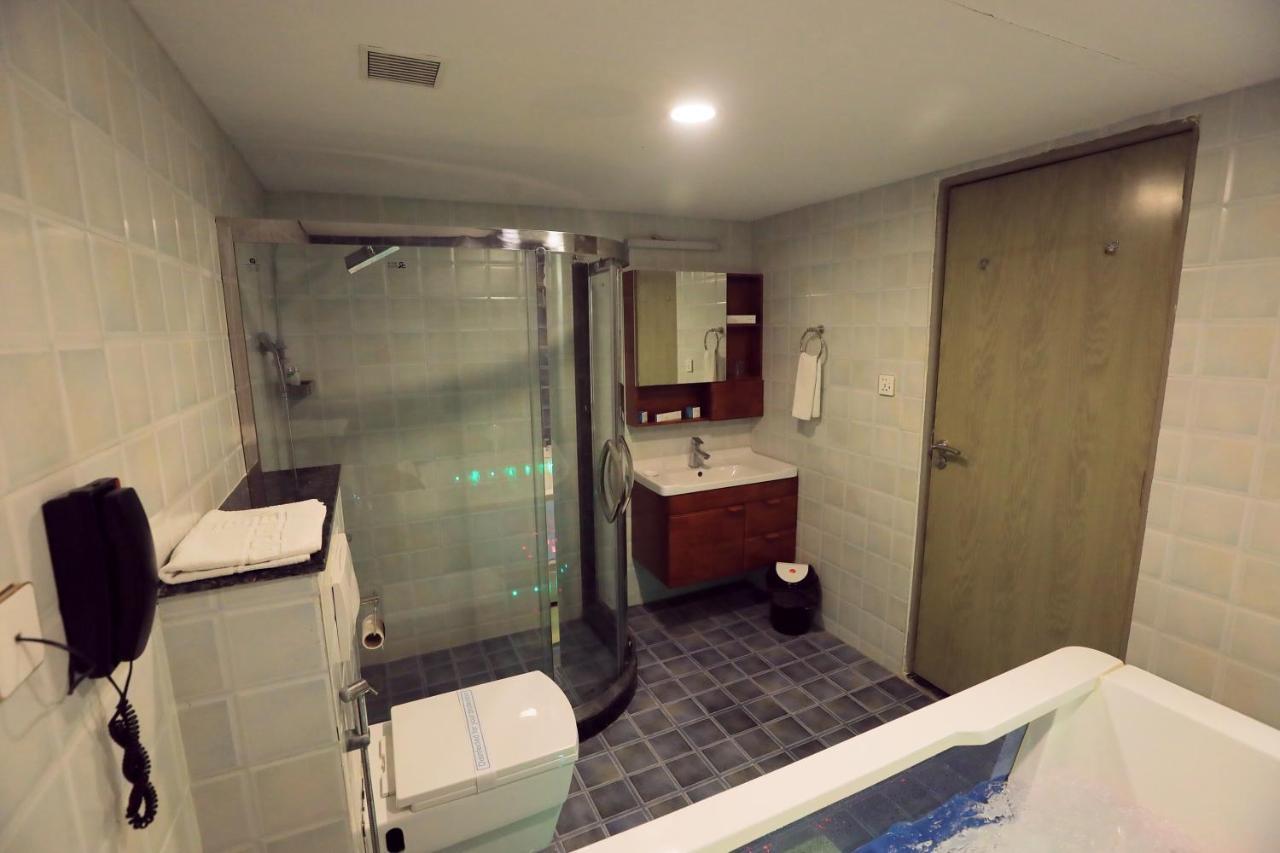 Humming Bird Hotel & Banquet Anand Exterior photo
