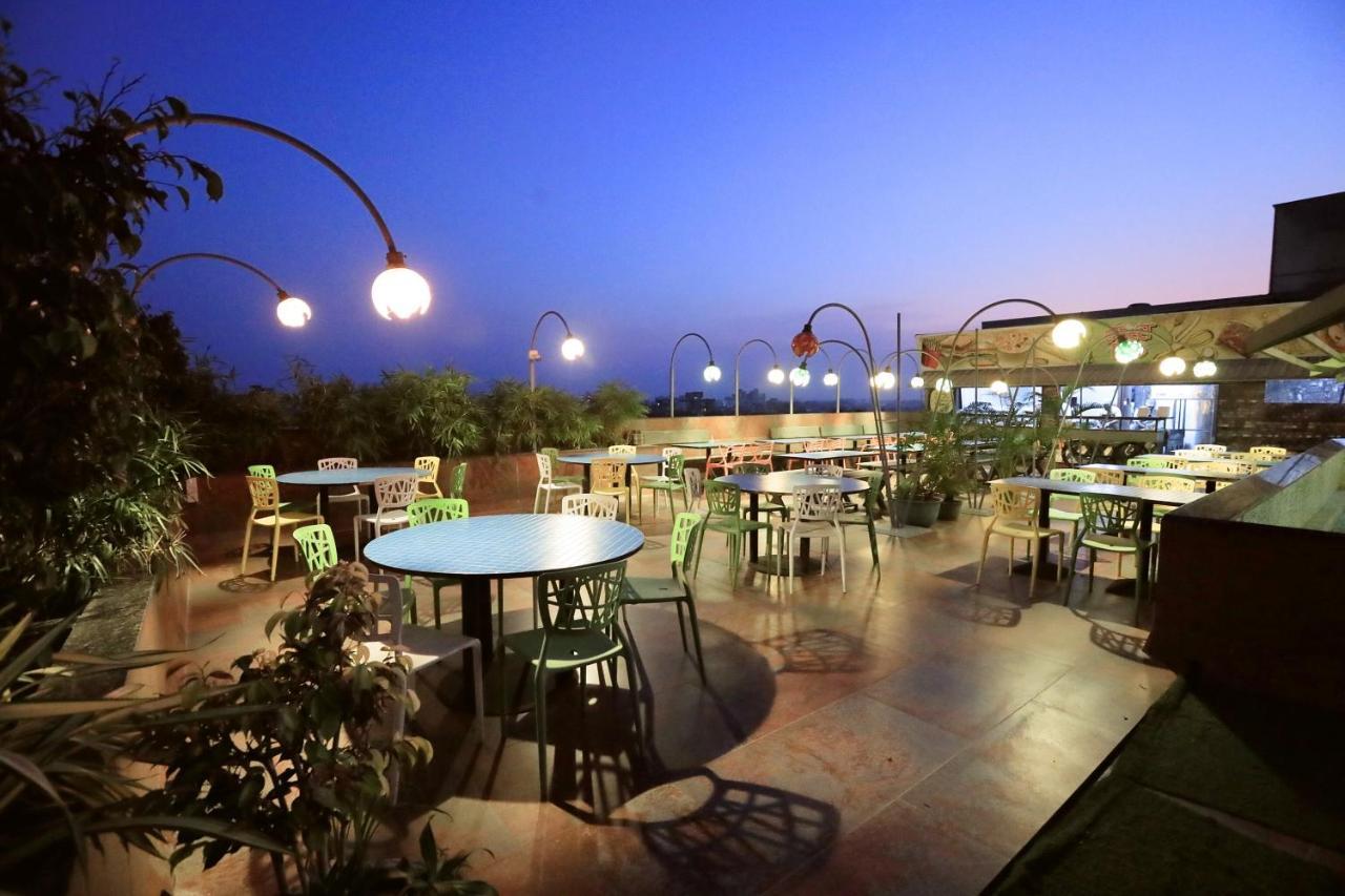 Humming Bird Hotel & Banquet Anand Exterior photo