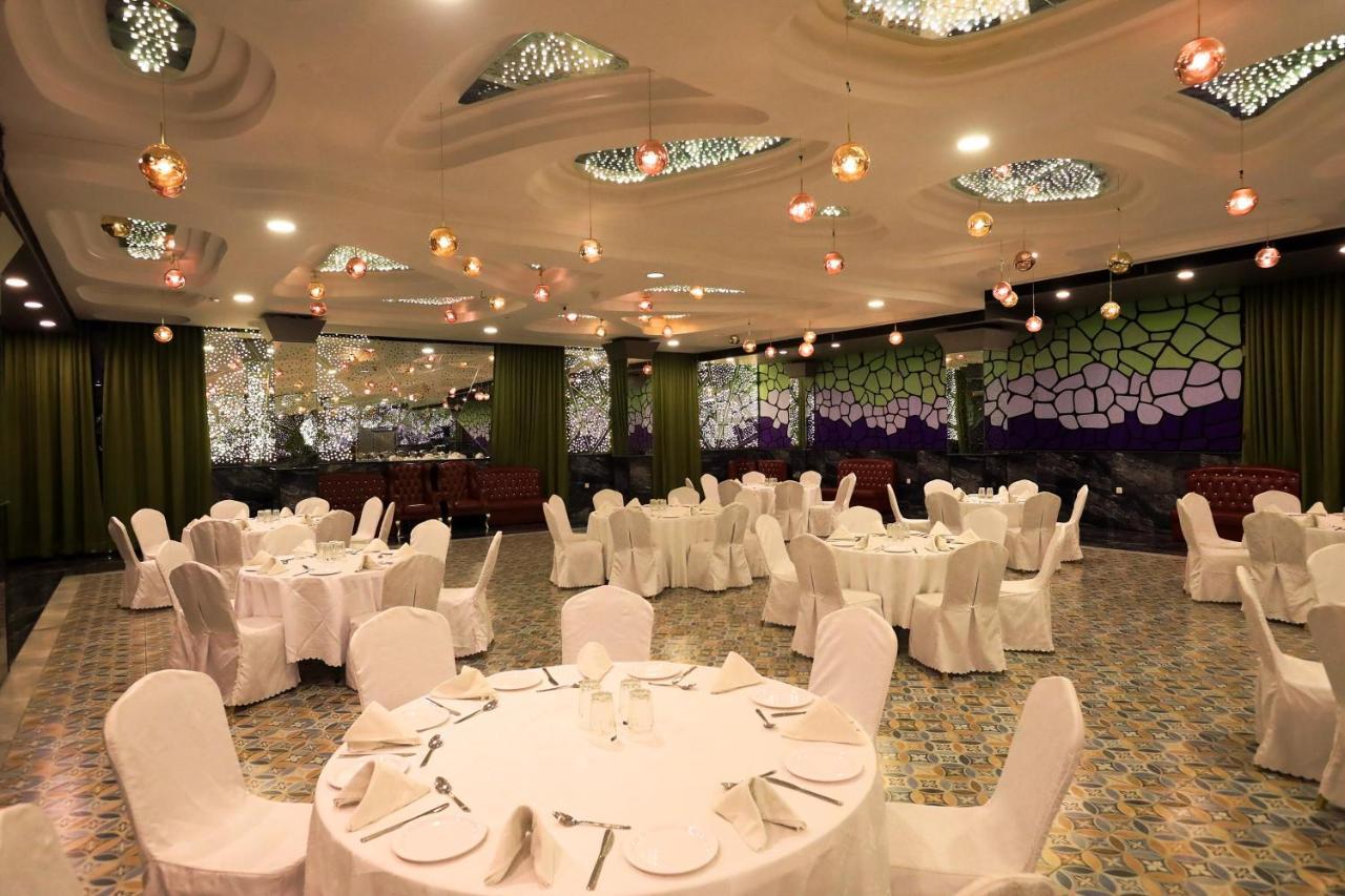 Humming Bird Hotel & Banquet Anand Exterior photo