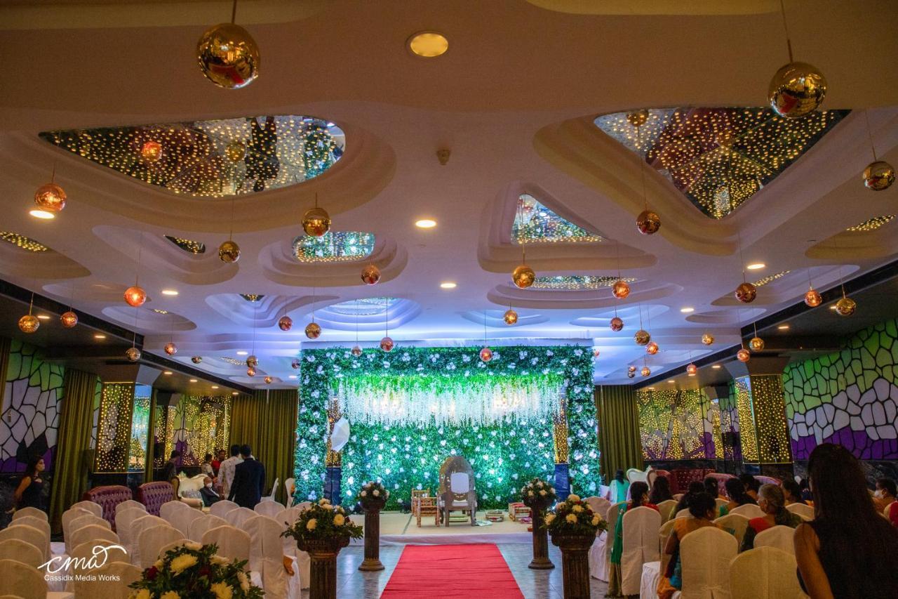 Humming Bird Hotel & Banquet Anand Exterior photo